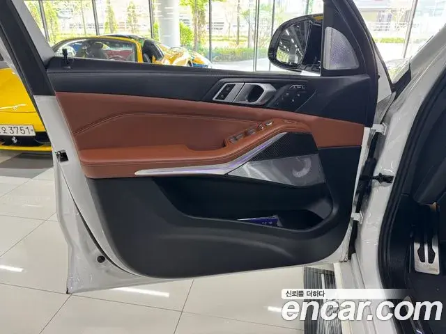 BMW X7 2023 — ფოტო 10/16