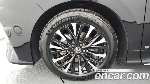 Toyota Alphard 2025 — Şəkil 24/34
