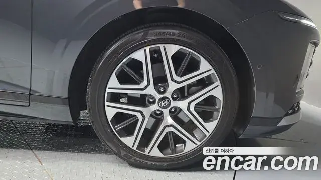 Hyundai Grandeur Hybrid 2023 — ფოტო 32/35