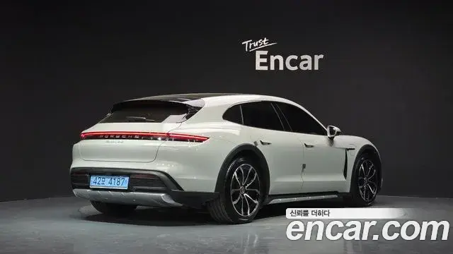 Porsche Taycan 2022 — Photo 34/36