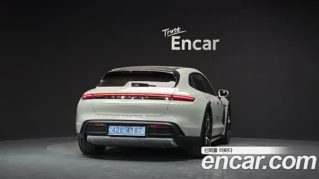 Porsche Taycan 2022 — Photo 32/36