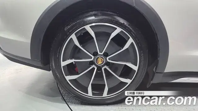 Porsche Taycan 2022 — Photo 25/36