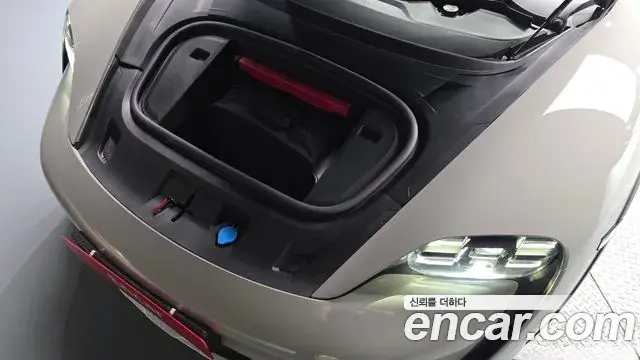 Porsche Taycan 2022 — Photo 7/36