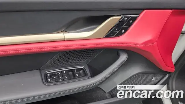 Porsche Taycan 2022 — Photo 29/36