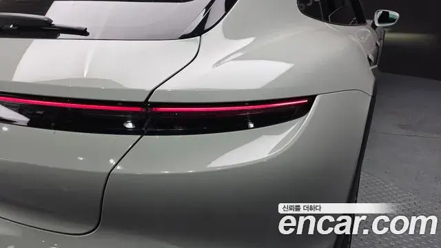 Porsche Taycan 2022 — Photo 35/36