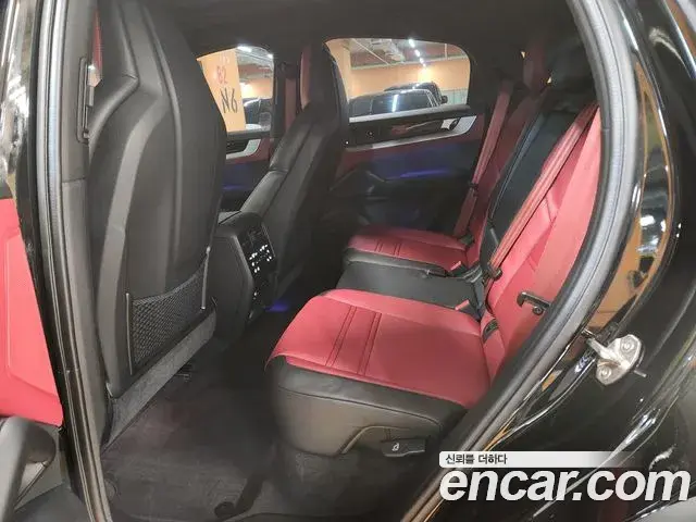 Porsche Cayenne 2025 — Photo 7/20