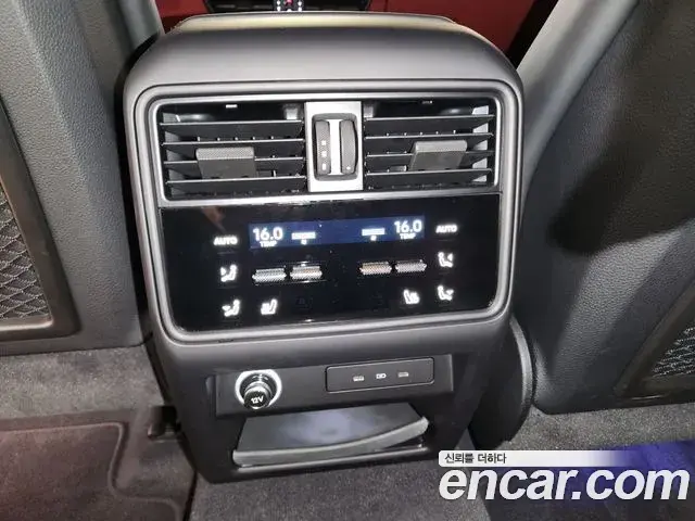 Porsche Cayenne 2025 — Photo 2/20