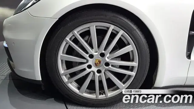 Porsche Panamera 2018 — Şəkil 14/20