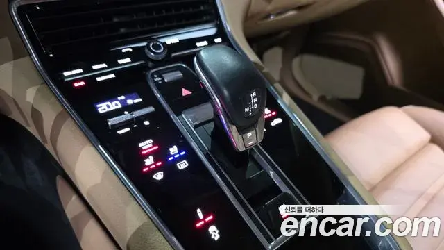 Porsche Panamera 2018 — Şəkil 18/20