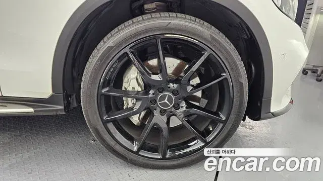 Mercedes-Benz GLC-Class 2019 — Şəkil 9/30