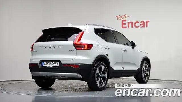 Volvo XC40 2024 — Şəkil 18/33