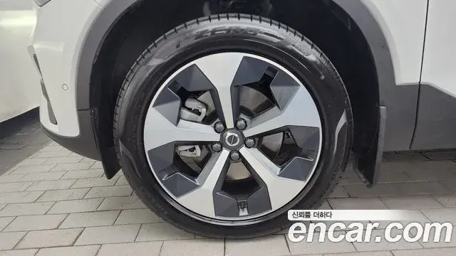 Volvo XC40 2024 — Şəkil 19/33