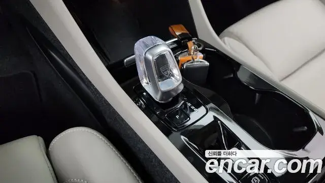 Volvo XC40 2024 — Şəkil 29/33