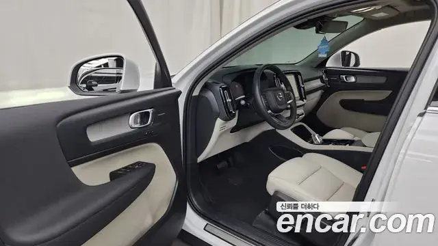 Volvo XC40 2024 — Şəkil 9/33