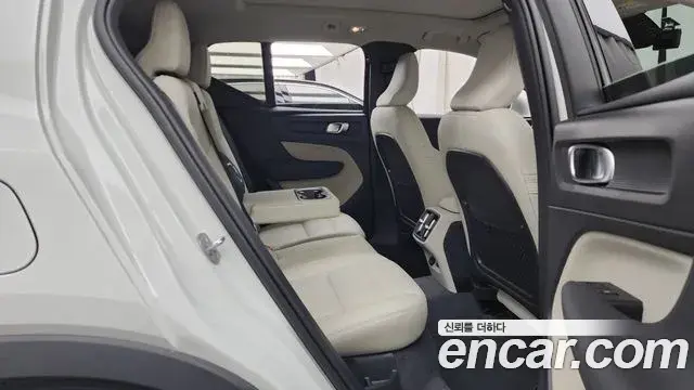 Volvo XC40 2024 — Şəkil 11/33