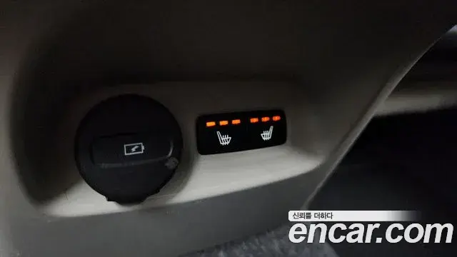 Volvo XC40 2024 — Şəkil 28/33