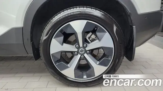 Volvo XC40 2024 — Şəkil 15/33
