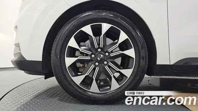 Kia Carnival 2020 — Фото 5/20
