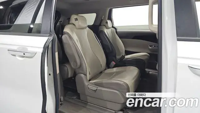 Kia Carnival 2020 — Фото 11/20