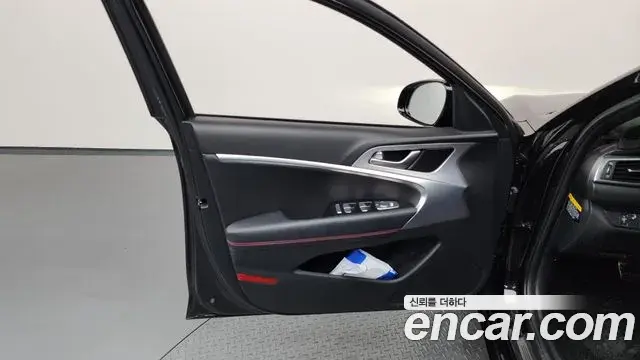 Genesis G70 2019 — Photo 29/36