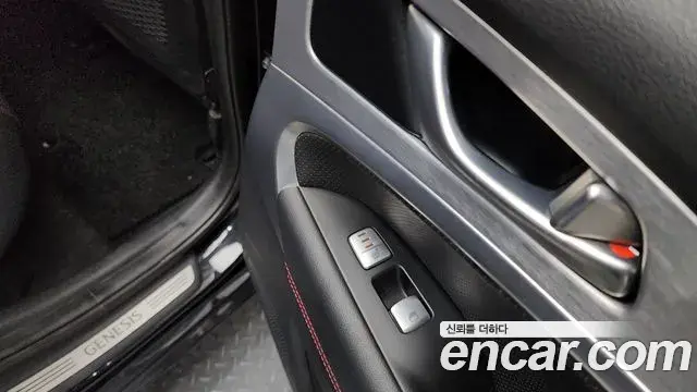Genesis G70 2019 — Photo 16/36