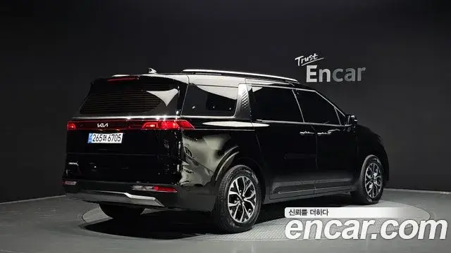 Kia Carnival 2023 — Фото 1/20