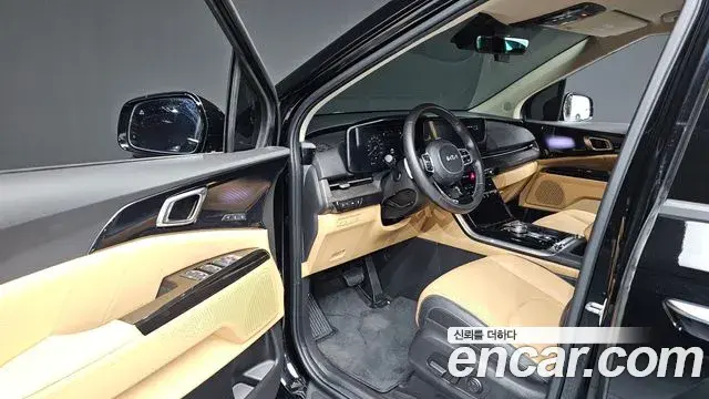 Kia Carnival 2023 — Фото 8/20