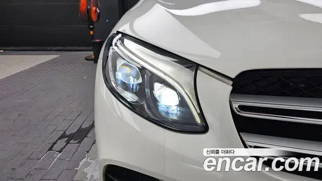 Mercedes-Benz GLC-Class 2018 — Şəkil 20/33