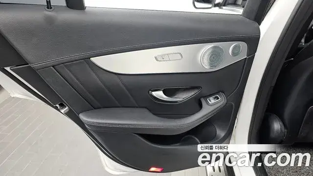 Mercedes-Benz GLC-Class 2018 — Şəkil 4/33