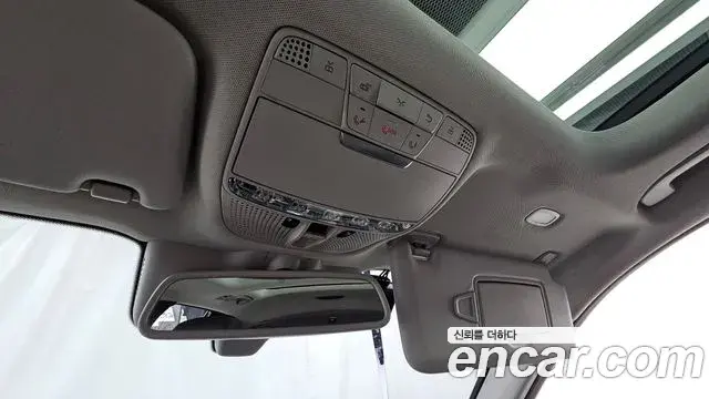 Mercedes-Benz GLC-Class 2018 — Şəkil 23/33