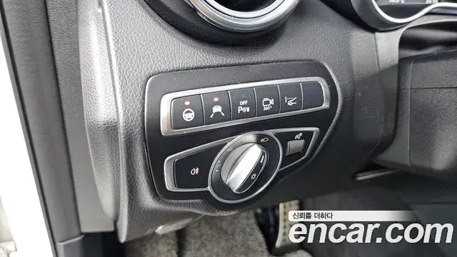 Mercedes-Benz GLC-Class 2018 — Şəkil 32/33