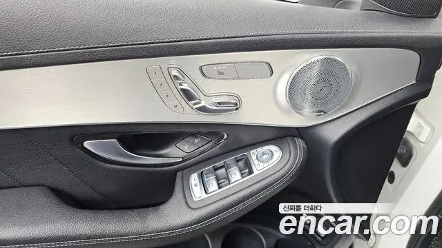 Mercedes-Benz GLC-Class 2018 — Şəkil 16/33