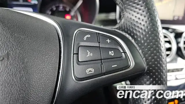 Mercedes-Benz GLC-Class 2018 — Şəkil 28/33