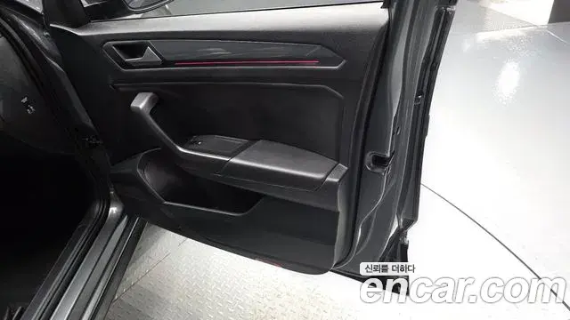 Volkswagen T-Roc 2021 — Şəkil 30/32
