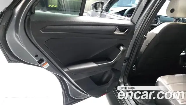 Volkswagen T-Roc 2021 — Şəkil 21/32