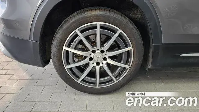Mercedes-Benz GLB-Class 2022 — Şəkil 14/31
