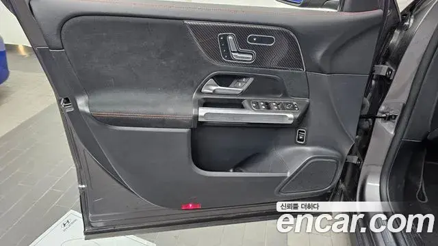Mercedes-Benz GLB-Class 2022 — Şəkil 21/31