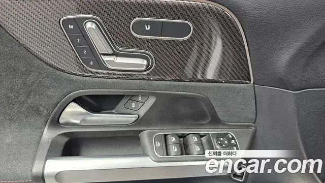 Mercedes-Benz GLB-Class 2022 — Şəkil 19/31