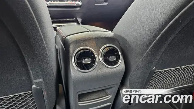 Mercedes-Benz GLB-Class 2022 — Şəkil 30/31