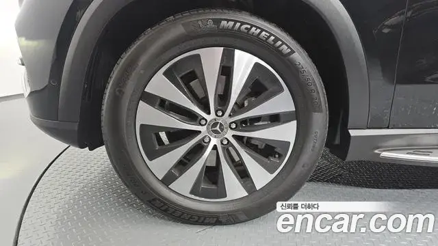 Mercedes-Benz GLE-Class 2025 — Photo 23/36