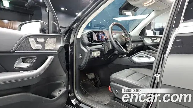 Mercedes-Benz GLE-Class 2025 — Photo 8/36