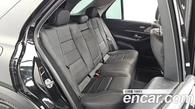 Mercedes-Benz GLE-Class 2025 — Photo 9/36