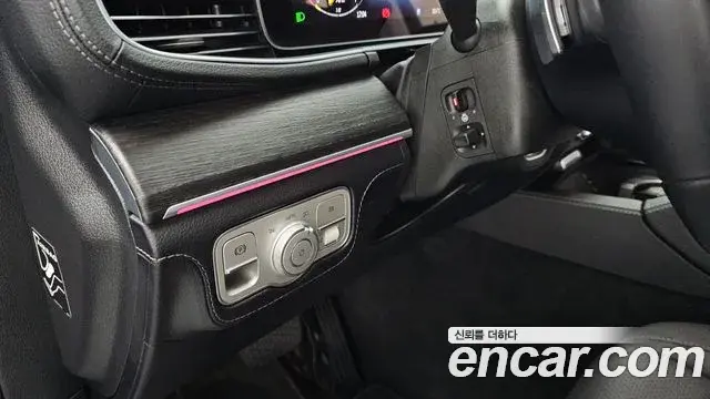 Mercedes-Benz GLE-Class 2025 — Photo 3/36