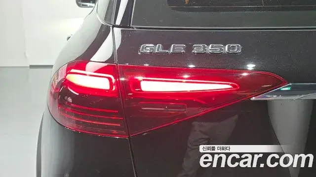 Mercedes-Benz GLE-Class 2025 — Photo 11/36