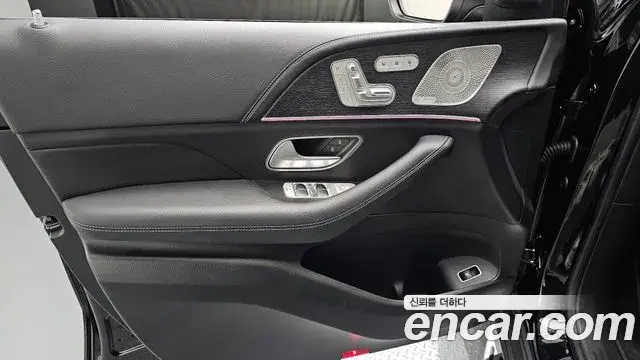Mercedes-Benz GLE-Class 2025 — Photo 34/36
