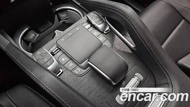Mercedes-Benz GLE-Class 2025 — Photo 19/36