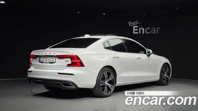 Volvo S60 2021 — Photo 3/20
