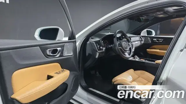 Volvo S60 2021 — Photo 6/20