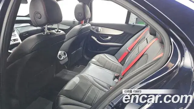 Mercedes-Benz C-Class 2018 — Фото 19/20