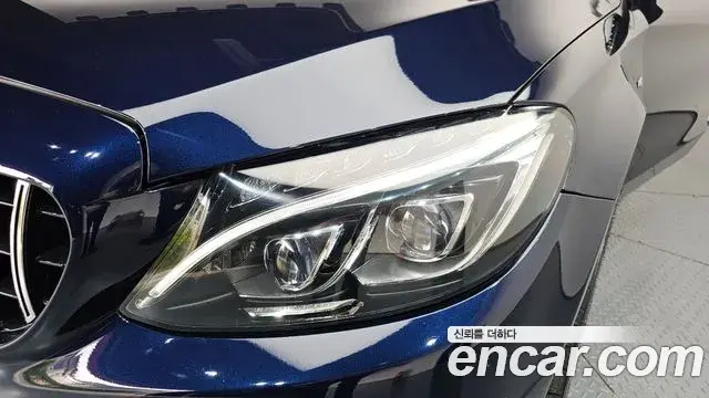Mercedes-Benz C-Class 2018 — Şəkil 30/33